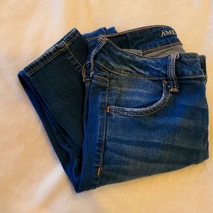 Ladies American Eagle super stretch  straight leg jeans.